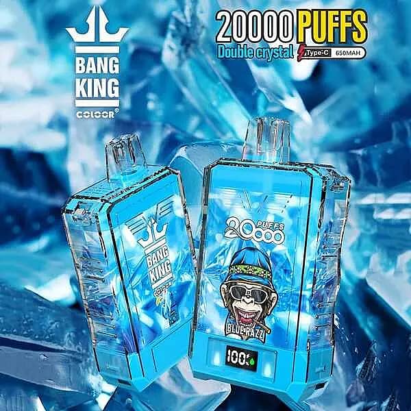 Bang King 20000 Double Crystal Vape jetable en boîtier bleu transparent, saveur Blue Razz, deux appareils sur un fond glacé avec des icônes Type-C et 650mAh et un affichage de la batterie 100%.