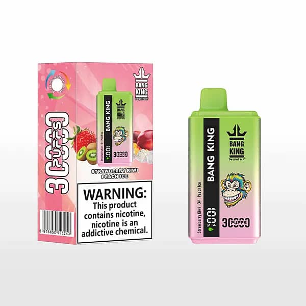 Bang King 30 000 bouffées jetables - Strawberry Kiwi + Peach Ice ; dispositif vert à rose à côté d'une boîte de vente au détail rose avec des graphiques de fruits et un grand avertissement sur la nicotine.