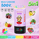 Bang De 300K „Mixed Berries“ 5-in-1-Einweg-Vape-Gerät mit den Geschmacksrichtungen „Watermelon Ice“ und „Apple Pear“, einem wiederaufladbaren 650-mAh-Akku und einem intelligenten LED-Display